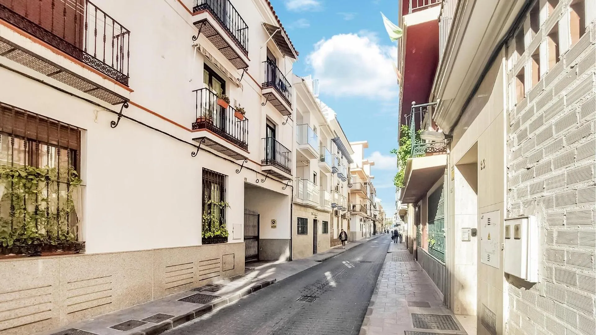 Stunning Apartment In Fuengirola With Kitchen Spanien