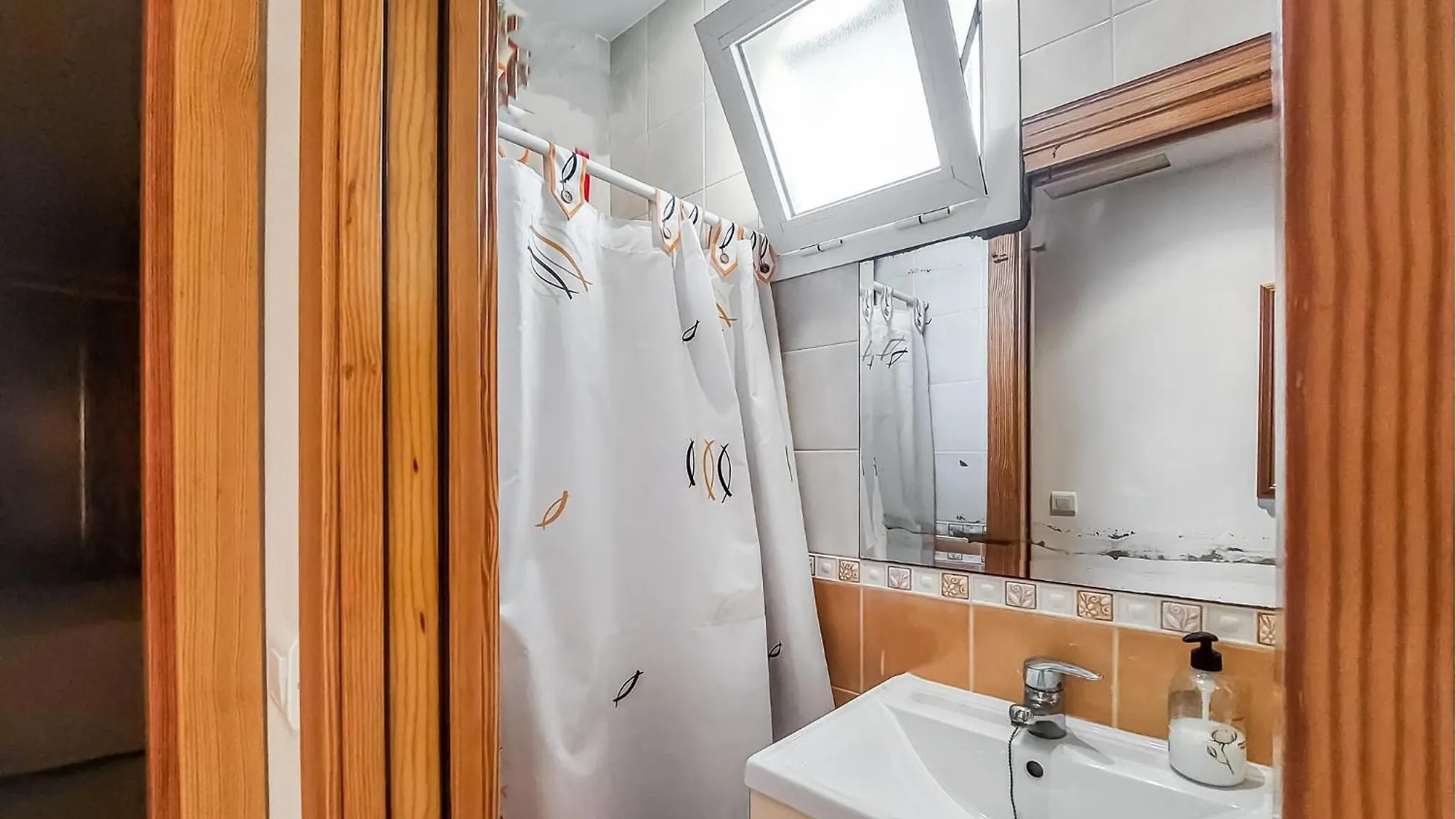 Stunning Apartment In Fuengirola With Kitchen 0*,  إسبانيا