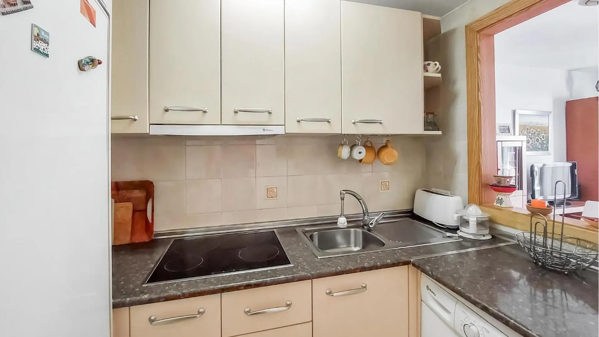Stunning Apartment In Fuengirola With Kitchen 0*,  إسبانيا