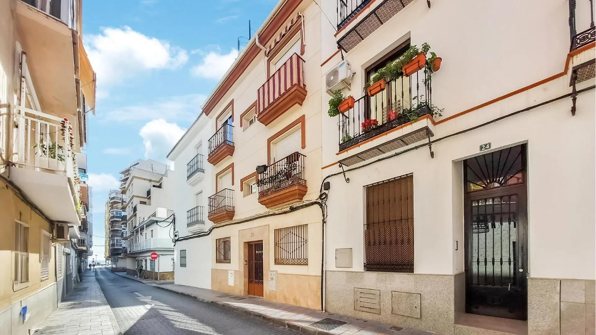 Stunning Apartment In Fuengirola With Kitchen