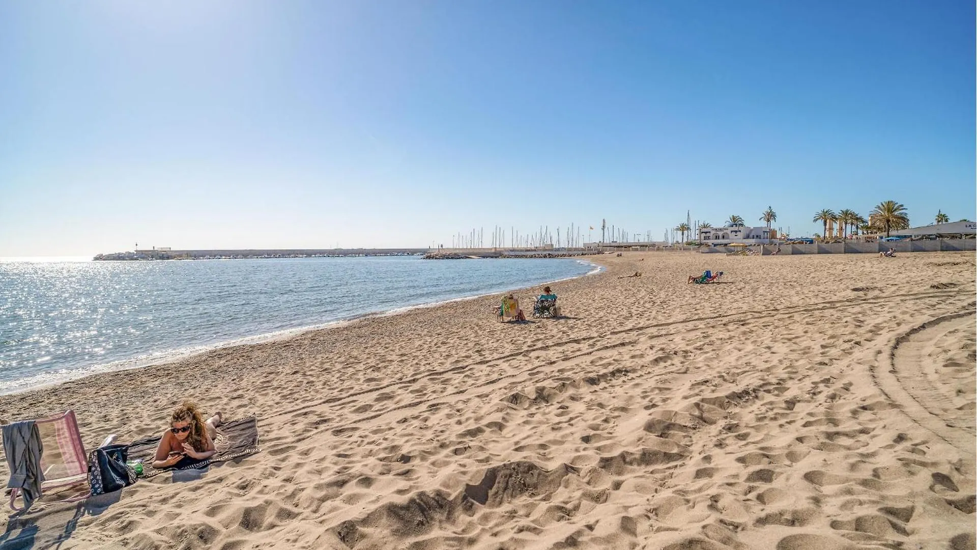 Stunning Apartment In Fuengirola With Kitchen 0*,