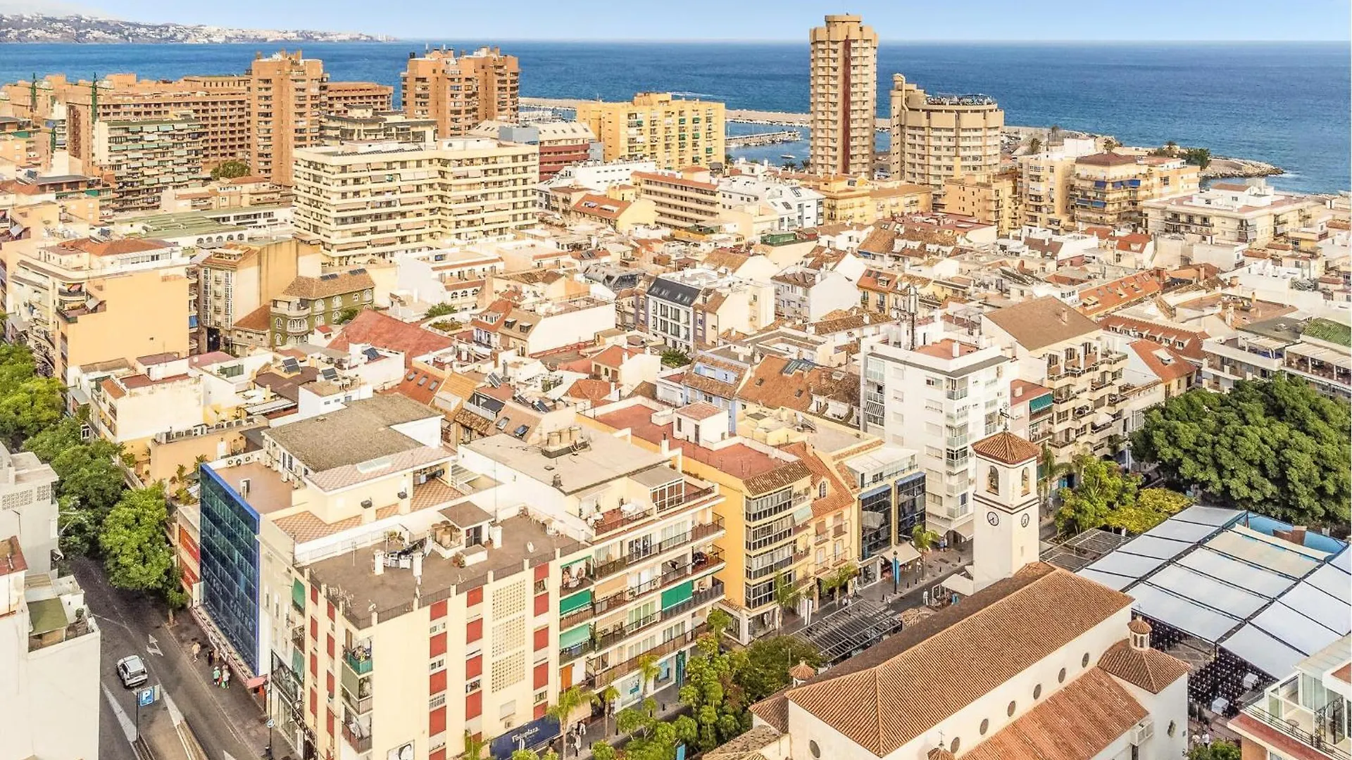 Stunning Apartment In Fuengirola With Kitchen 0*,  إسبانيا